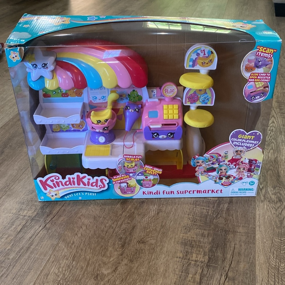 Kindi kid lot-supermarket, shopping cart, Tropicarla, 5 minis w/ accessories.